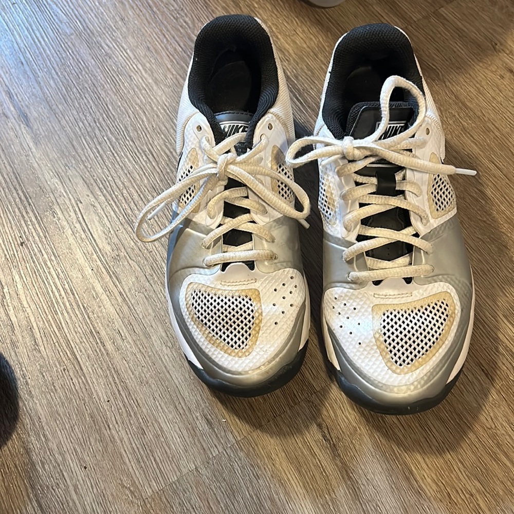 Air Nike training volleyball shoes, size US 6, white, semi good shape not tears